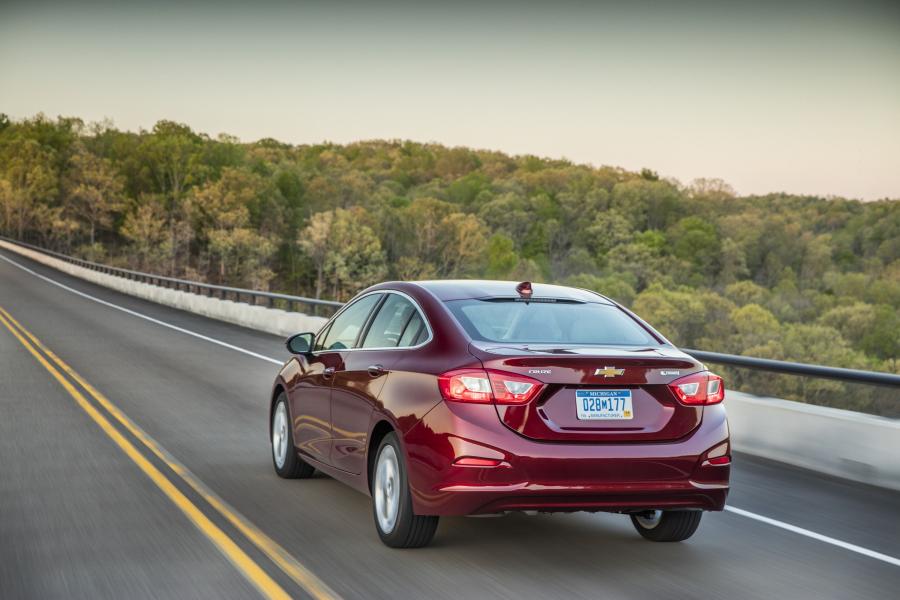  Chevrolet Cruze Premier 2016 года  (фото 2 из 19)